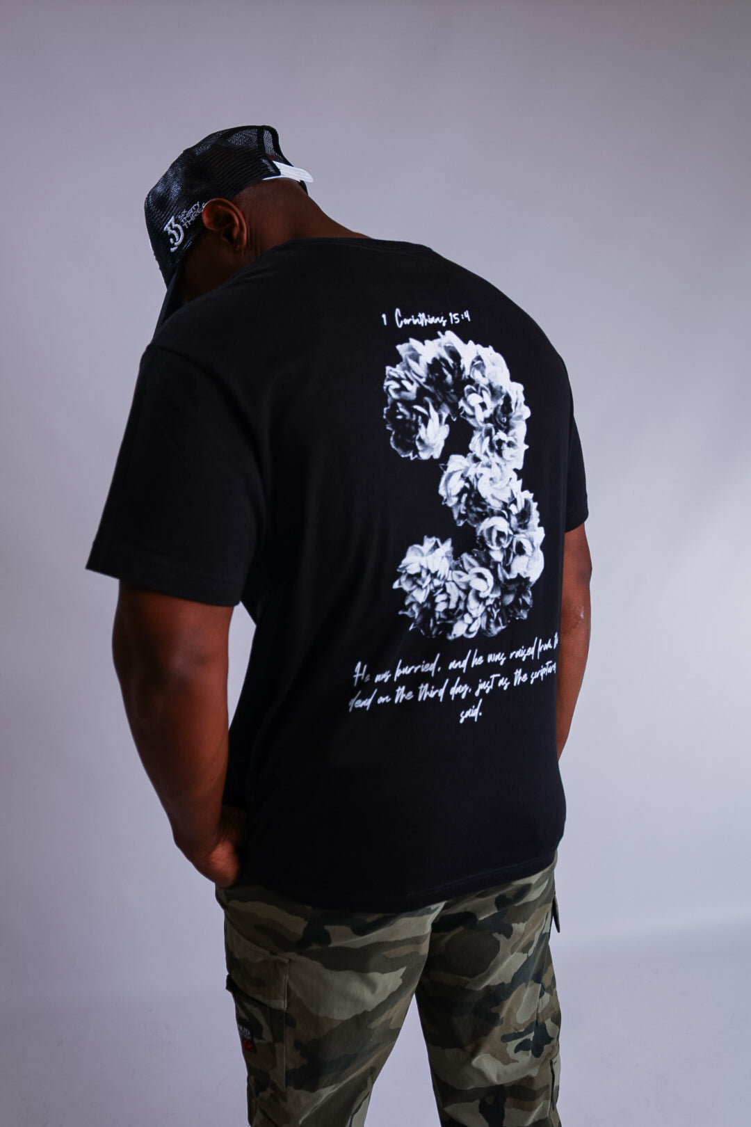 ROSE IN 3 - WHITE ROSE (BLACK TEE)